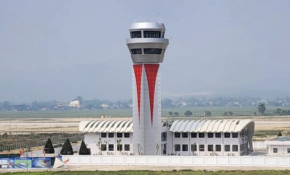 奠边空中交通管制塔投入运营