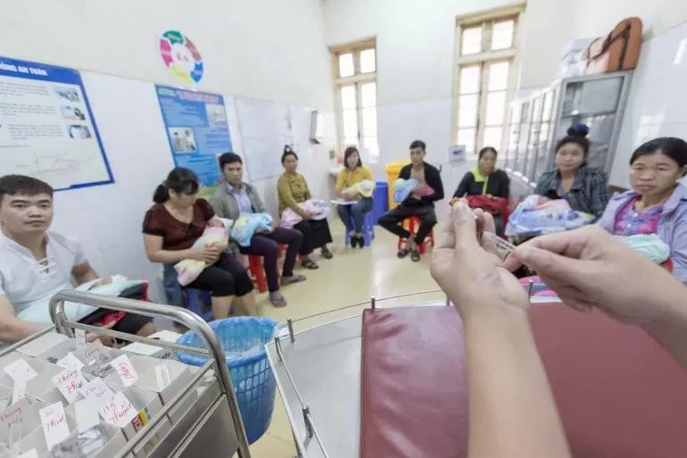 WHO 和 UNICEF 高度评价越南接种成就