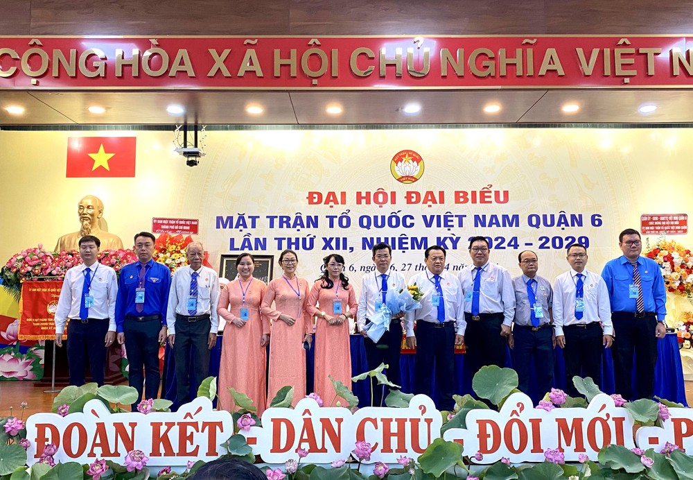 参与市越南祖国阵线委员会大会成员。 z5388814770366_101b9c67b5b66303240f5078076a99d3.jpg