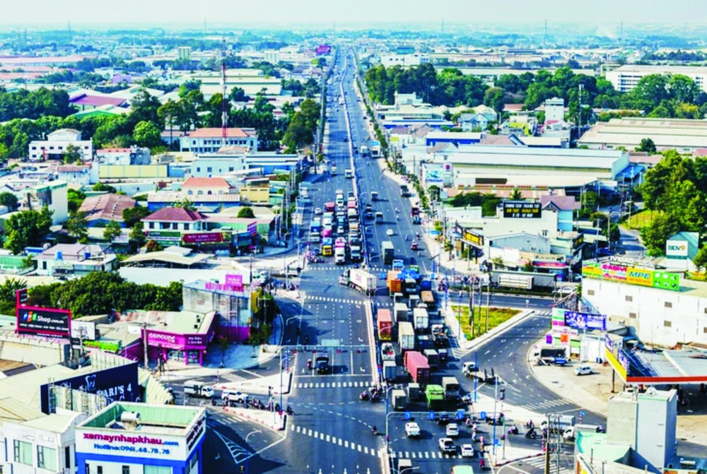 按规划,743号省道与美福-新万路线交通枢纽的10条车道路段,将与胡志明市环市三路通往本市-土龙木-真诚高速公路的引道重叠。