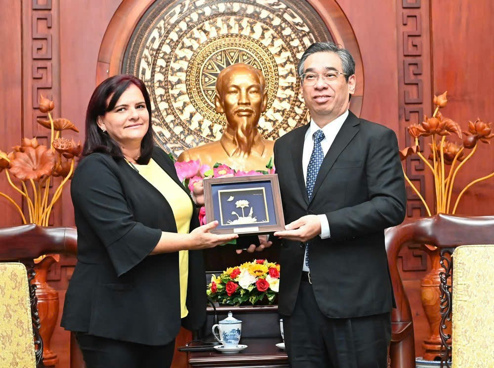 本市与古巴比那尔德里奥省促进合作