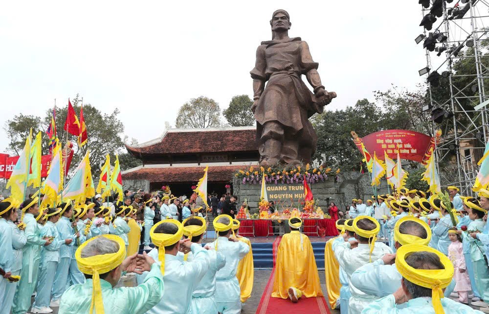 上千人前往鹅栋多参加盛会