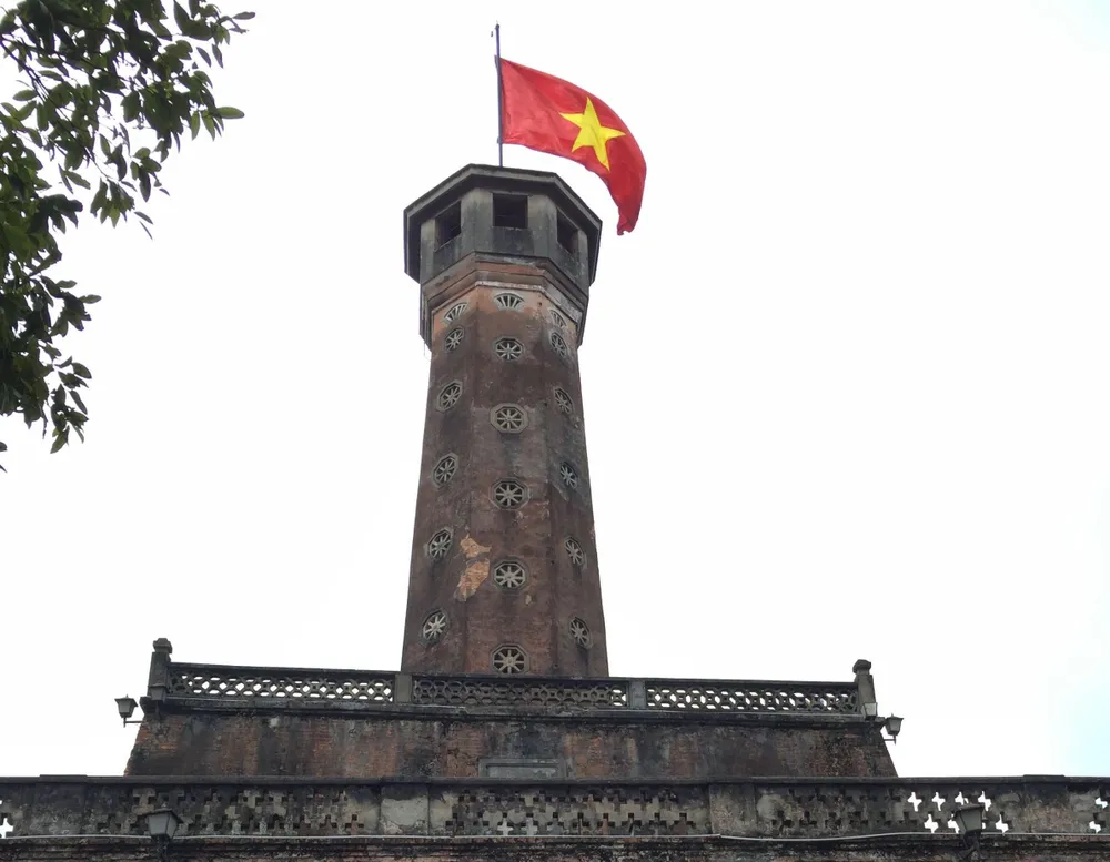 Di tích lịch sử bị vấy bẩn ở Hà Nội ảnh 3