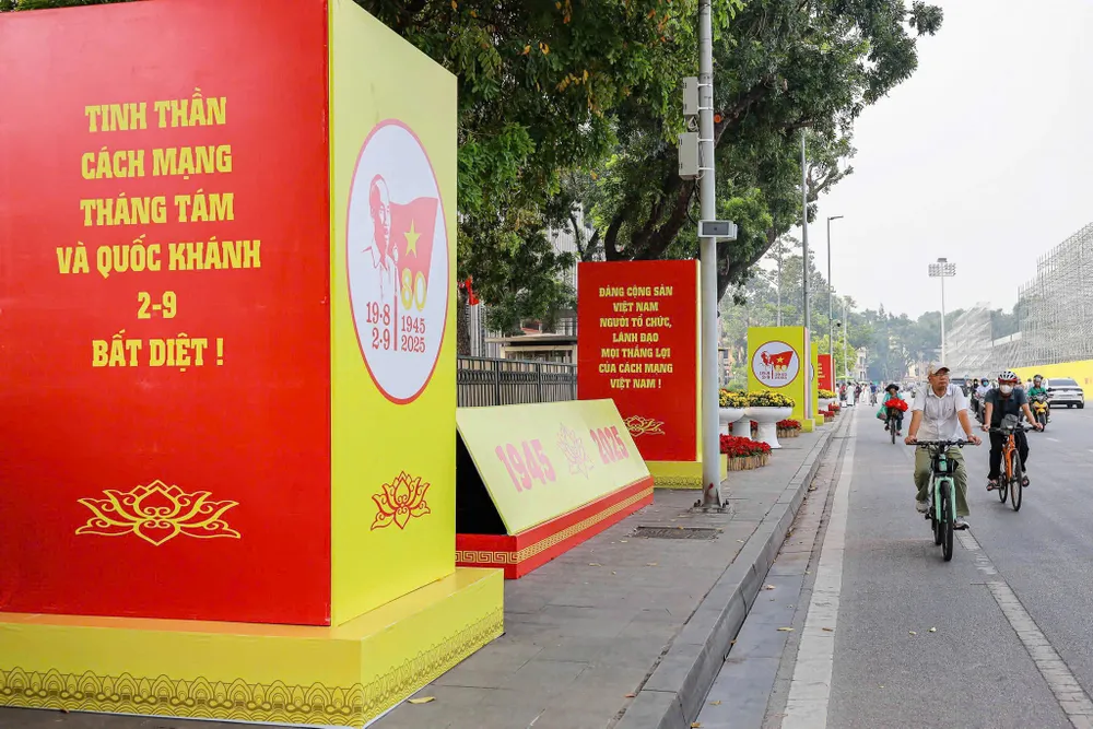 Một góc pano khu vực đường Độc Lập trước Quảng trường Ba Đình Anh 13.jpg