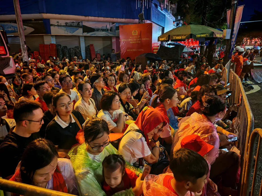ផ្លូវ Hang Chao - Nguyen Thai Hoc នៅម៉ោង 5:10 ព្រឹក។ រូបថត៖ TRAN BINH Trần Lưu 2.jpg