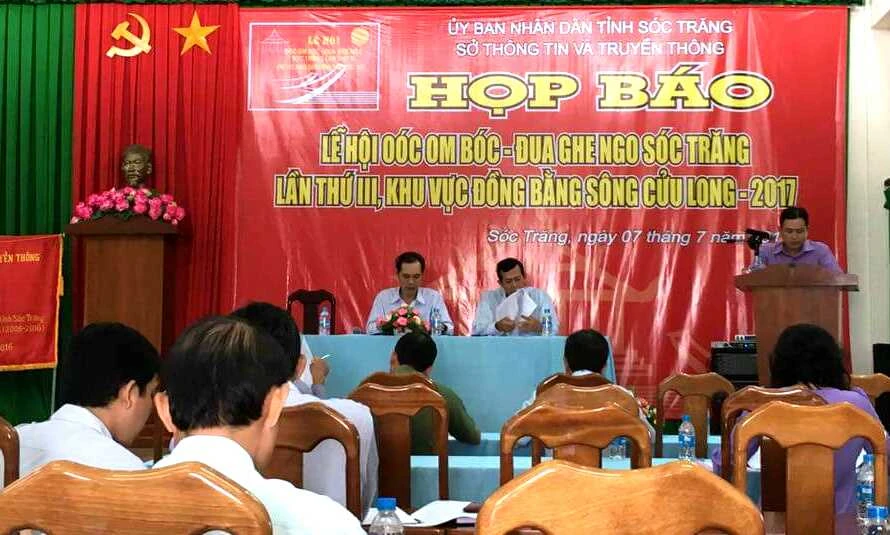 Nhiều hoạt động tại Lễ hội Oóc Om Bóc - Đua ghe Ngo Sóc Trăng lần thứ III-2017 ảnh 1 Nhiều hoạt động tại Lễ hội Oóc Om Bóc - Đua ghe Ngo Sóc Trăng lần thứ III-2017 ảnh 1