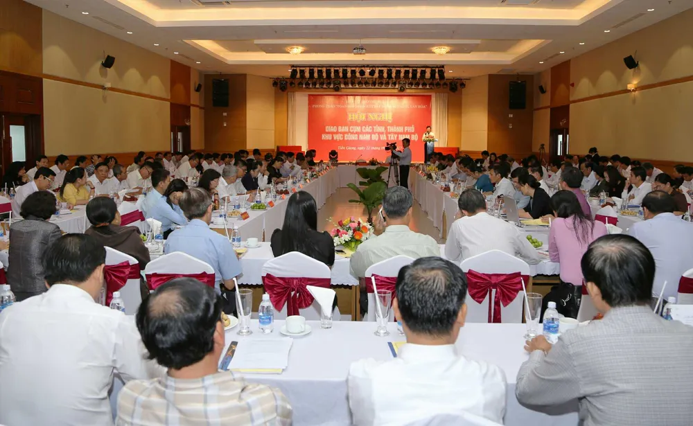 Quang cảnh Hội nghị giao ban khu vực phía Nam tại thành phố Mỹ Tho. Ảnh: KIẾN VĂN