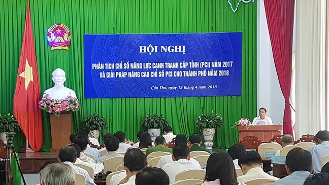 Các đại biểu tham luận tại hội nghị. Ảnh: TUẤN QUANG