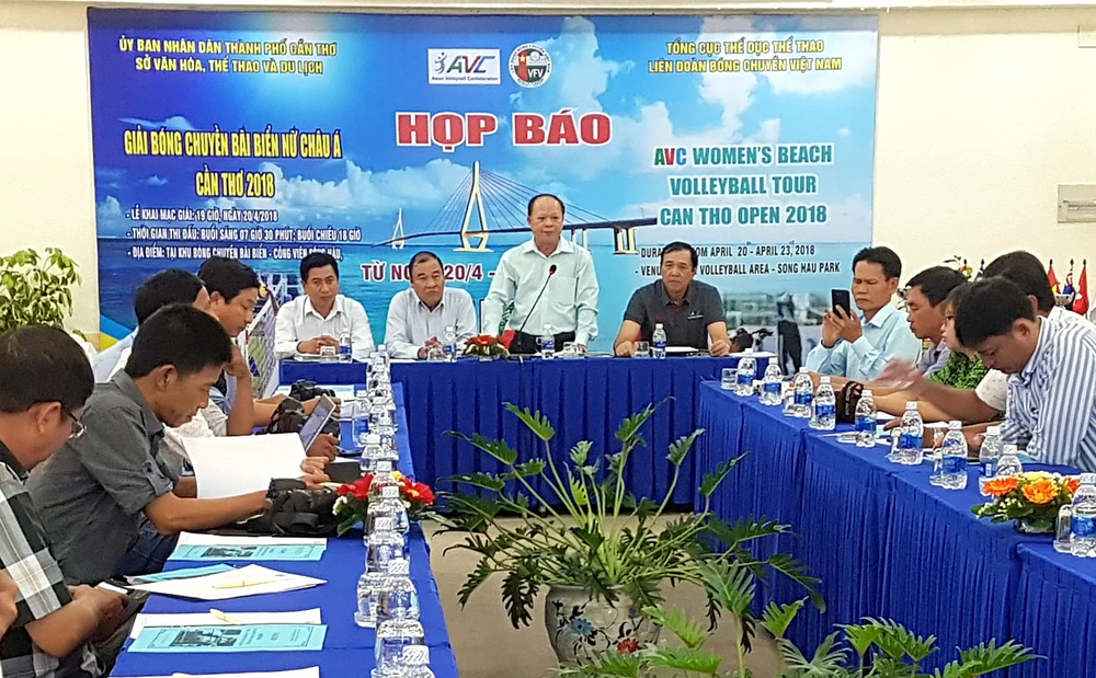 Quang cảnh buổi họp báo. Ảnh: TUẤN QUANG