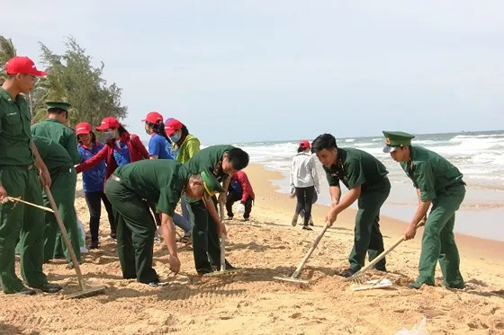 Sôi nổi ra quân Chiến dịch “Hãy làm sạch biển” năm 2018  ảnh 4