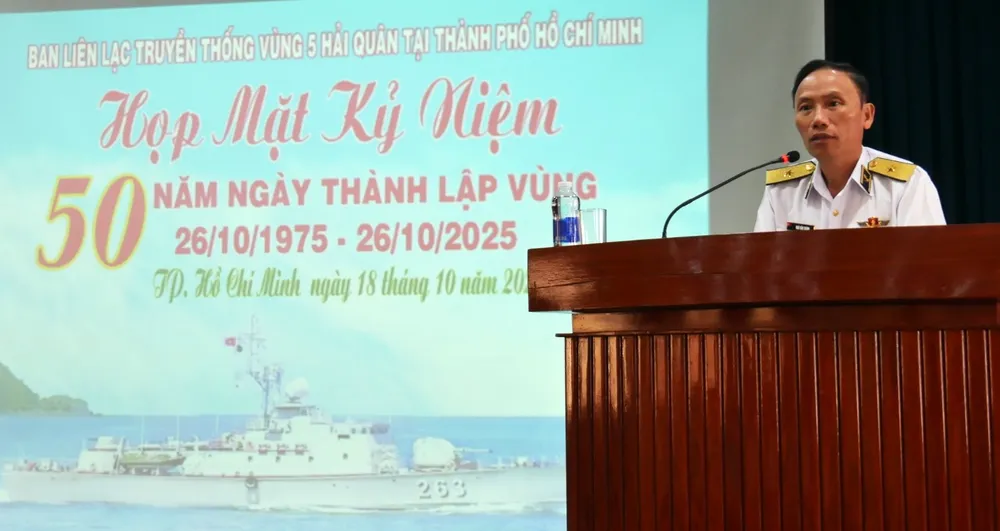 Chuẩn đô đốc Ngô Văn Thành, Bí thư Đảng ủy, Chính ủy Vùng 5 Hải quân phát biểu tại buổi họp mặt ảnh_Viber_2025-10-18_18-30-38-064.jpg