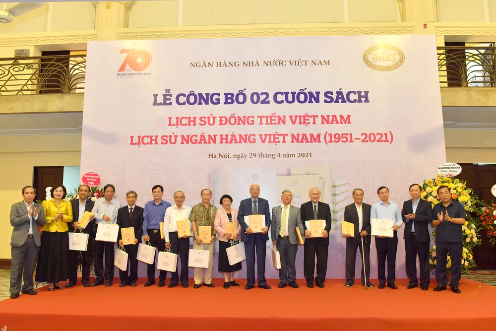 NHNN ra mắt sách về lịch sử ngân hàng và đồng tiền Việt Nam ảnh 1 NHNN ra mắt sách về lịch sử ngân hàng và đồng tiền Việt Nam ảnh 1