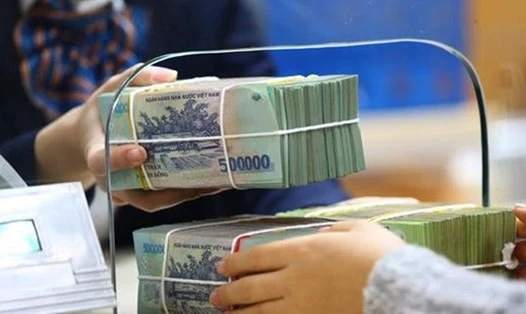 ‘Bóng ma’ lạm phát và nợ xấu phủ bóng lên các ngân hàng 