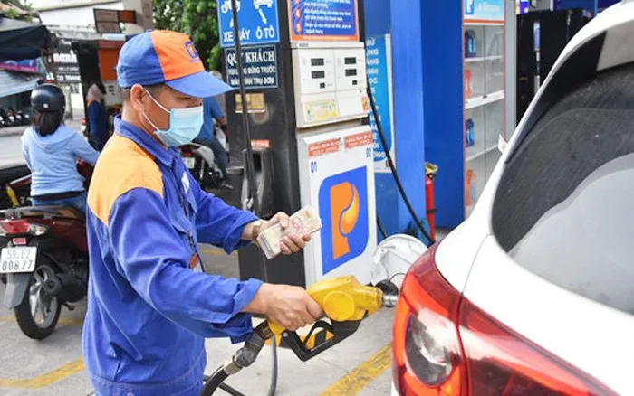 Đề xuất giảm 50% thuế tiêu thụ đặc biệt và VAT với xăng dầu ảnh 1 Đề xuất giảm 50% thuế tiêu thụ đặc biệt và VAT với xăng dầu ảnh 1