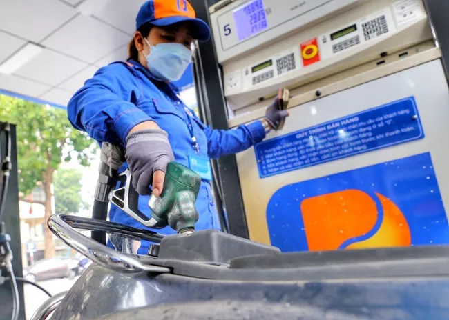Sau điều chỉnh, giá bán lẻ xăng dầu trong nước đồng loạt giảm. Ảnh minh họa Sau điều chỉnh, giá bán lẻ xăng dầu trong nước đồng loạt giảm. Ảnh minh họa