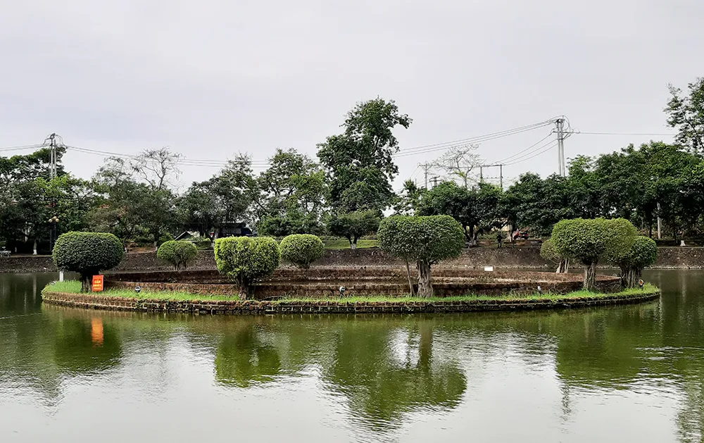 Di tích Giếng Ngọc - nơi lưu lại câu chuyện về mối tình ngang trái Mỵ Châu - Trọng Thủy. Ảnh: Lưu Thủy