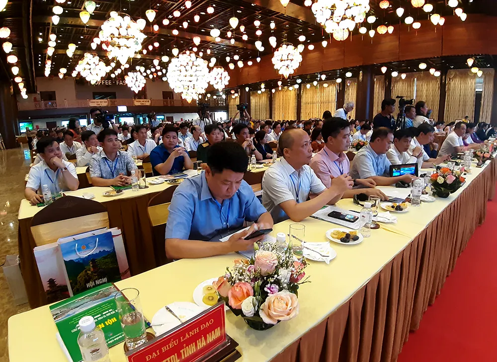 Tại hội nghị, đại diện các chuyên gia, tổ chức quốc tế, các doanh nghiệp lữ hành bày tỏ ấn tượng với sự phát triển của du lịch Hà Nam, từ nguồn tài nguyên du lịch đa dạng, phong phú, lâu đời; doanh thu du lịch tăng trưởng nhanh qua từng năm