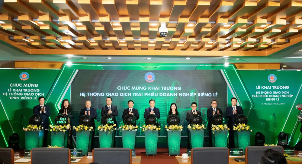 Hệ thống giao dịch TPDNRL được vận hành sẽ giúp thị trường tăng tính minh bạch, giảm thiểu rủi ro cho các chủ thể tham gia Hệ thống giao dịch TPDNRL được vận hành sẽ giúp thị trường tăng tính minh bạch, giảm thiểu rủi ro cho các chủ thể tham gia