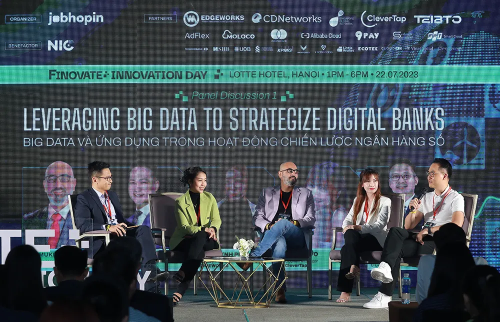 Theo các chuyên gia, chuyển đổi số đang trở thành yếu tố sống còn của ngành tài chính - ngân hàng