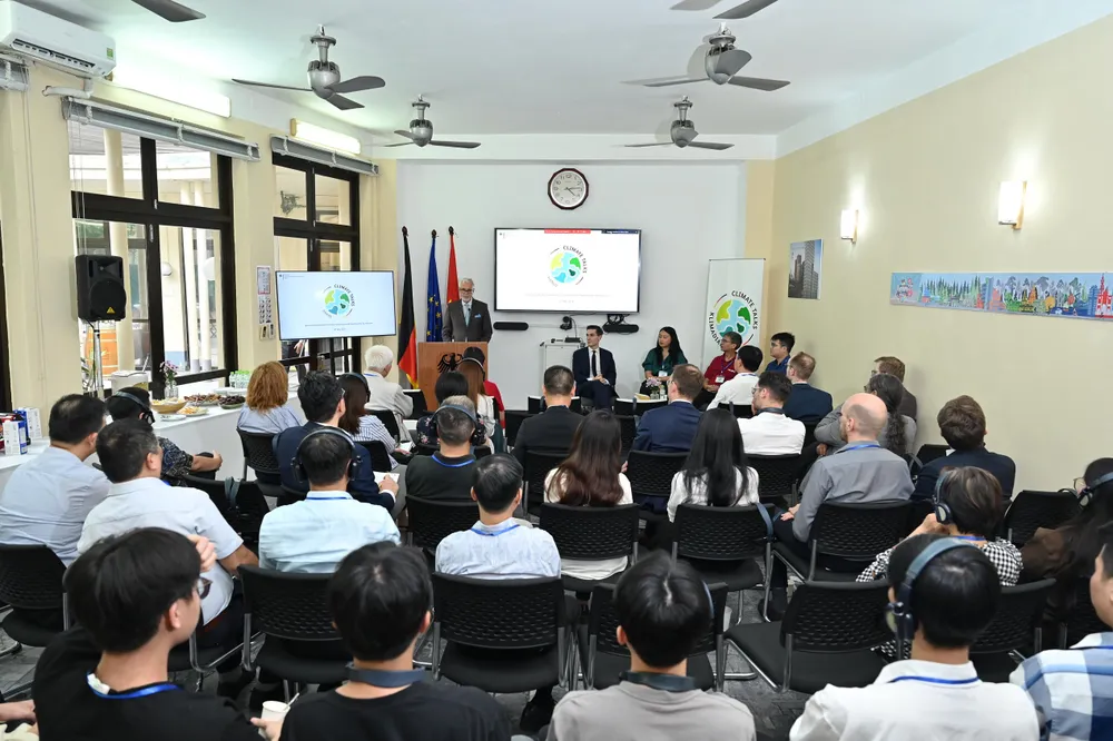 “Tọa đàm Khí hậu Hà Nội” là một chuỗi sự kiện mới nhằm trao đổi về các chủ đề khác nhau liên quan đến biến đổi khí hậu Toan canh su kien.JPG