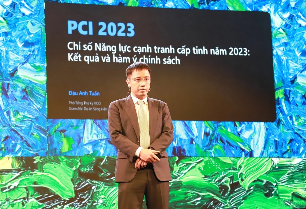 Theo ông Đậu Anh Tuấn, vực dậy niềm tin cho địa phương và doanh nghiệp là việc cần thiết phải làm lúc này DauAnhTuan.jpg
