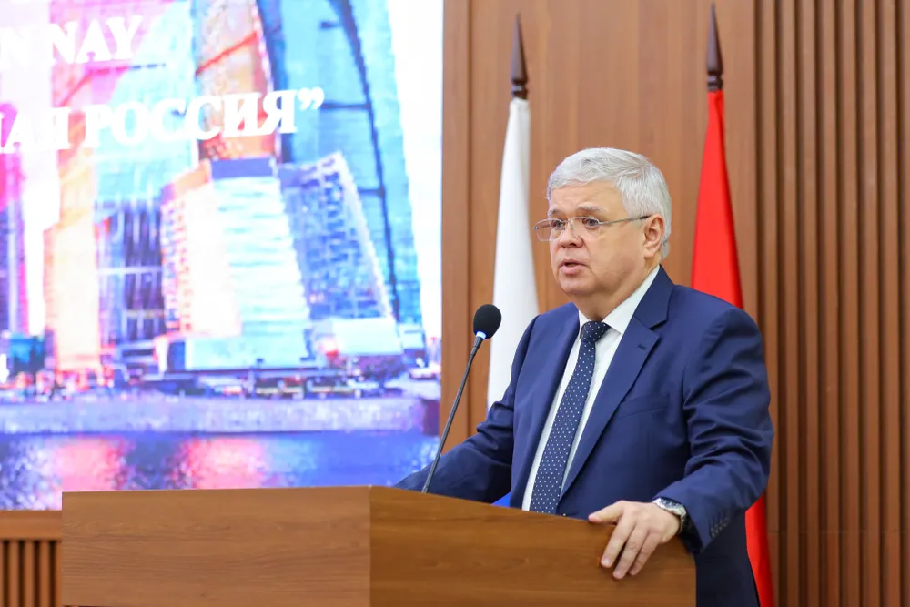 Ông Kharinov Vyacheslav Nikolaevich, đại diện Thương mại Nga tại Việt Nam HOA_5355_1.jpg