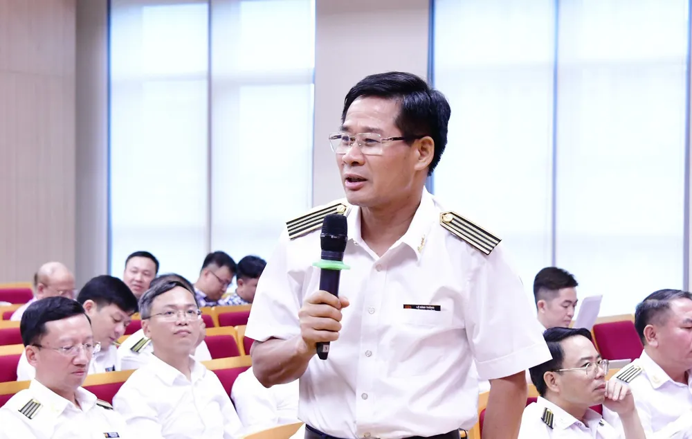 Ông Lê Đình Thăng trả lời câu hỏi báo chí tại cuộc họp báo của KTNN chiều 2-7 ledinhthang.jpg