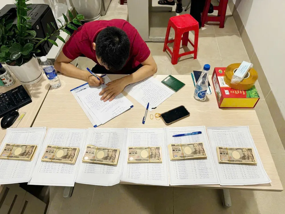 Khởi tố vụ vận chuyển trái phép 10.000 yên Nhật ra nước ngoài