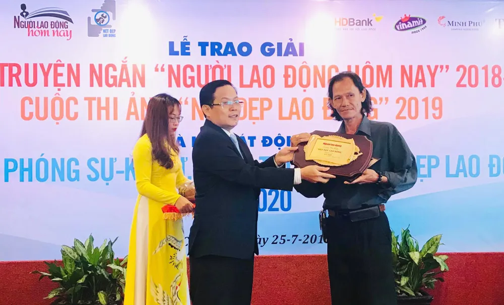Trịnh Thị Phương Trà đoạt giải nhất cuộc thi truyện ngắn Người lao động hôm nay ảnh 2 Trịnh Thị Phương Trà đoạt giải nhất cuộc thi truyện ngắn Người lao động hôm nay ảnh 2