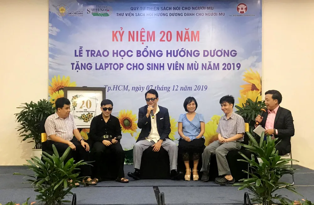Trao Học bổng Hướng Dương cho 48 sinh viên khiếm thị ảnh 1 Trao Học bổng Hướng Dương cho 48 sinh viên khiếm thị ảnh 1