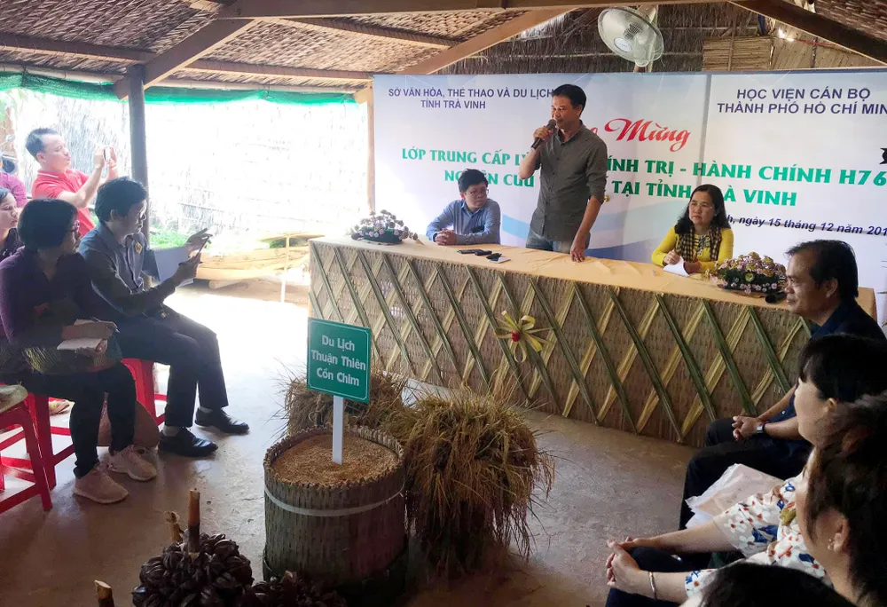 Trao nhiều phần quà hỗ trợ cho bà con khó khăn tại Trà Vinh  ảnh 5 Trao nhiều phần quà hỗ trợ cho bà con khó khăn tại Trà Vinh  ảnh 5