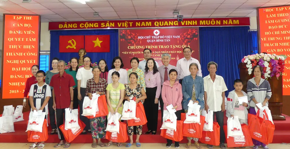 Mang tết yêu thương đến với các em học sinh Trường Hy Vọng Quận 6 ảnh 5