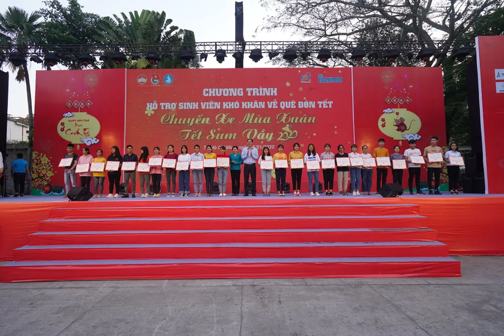 Ấm tình “Chuyến xe mùa xuân“ ảnh 1 Ấm tình “Chuyến xe mùa xuân“ ảnh 1