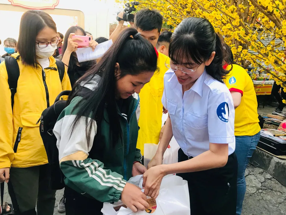 Ấm tình “Chuyến xe mùa xuân“ ảnh 3 Ấm tình “Chuyến xe mùa xuân“ ảnh 3