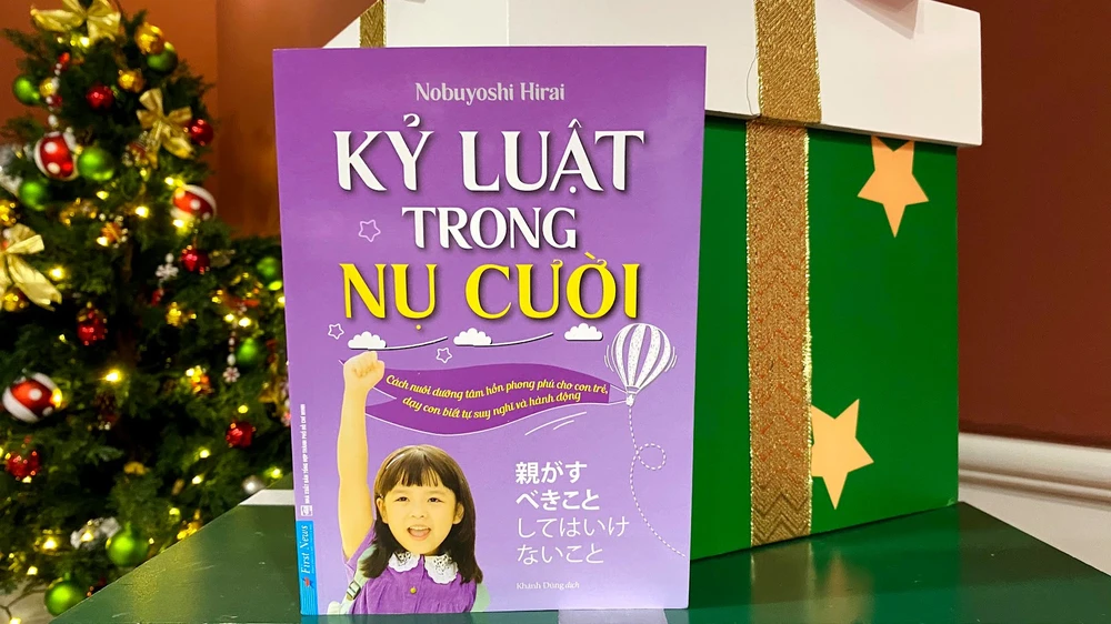 Kỷ luật trong nụ cười chứa đựng rất nhiều quan điểm mới mẻ về cách giáo dục trẻ.