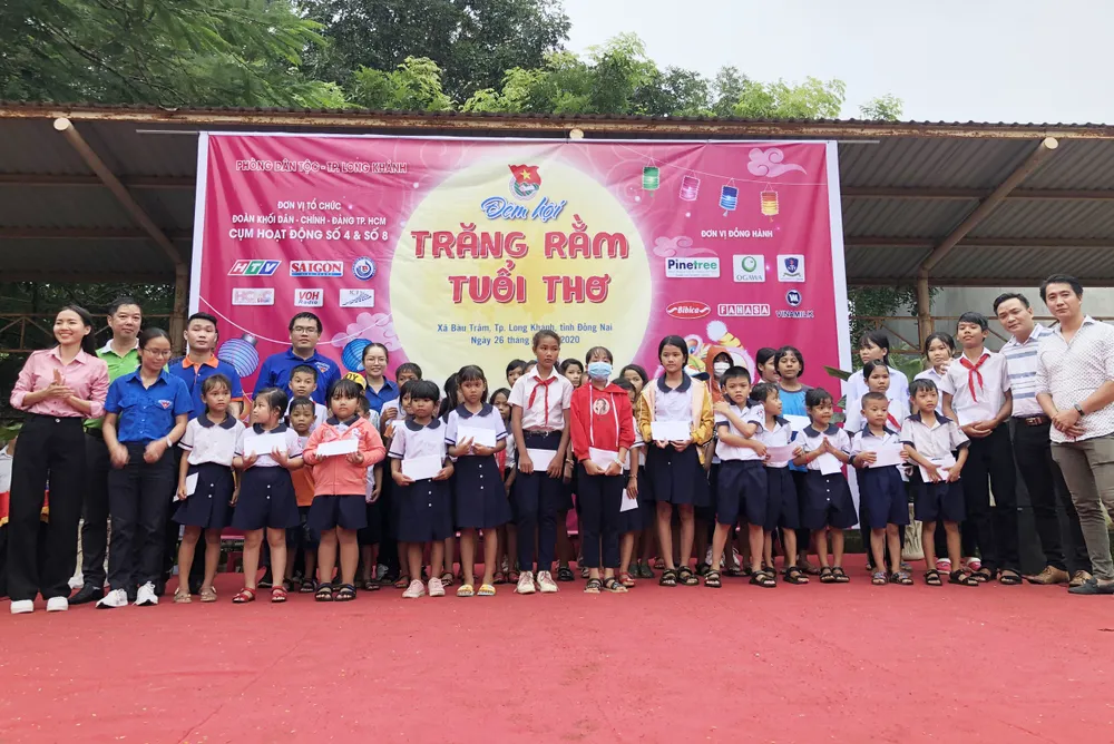 Mang “Trăng rằm tuổi thơ” về với trẻ em vùng sâu tỉnh Đồng Nai ảnh 3 Mang “Trăng rằm tuổi thơ” về với trẻ em vùng sâu tỉnh Đồng Nai ảnh 3