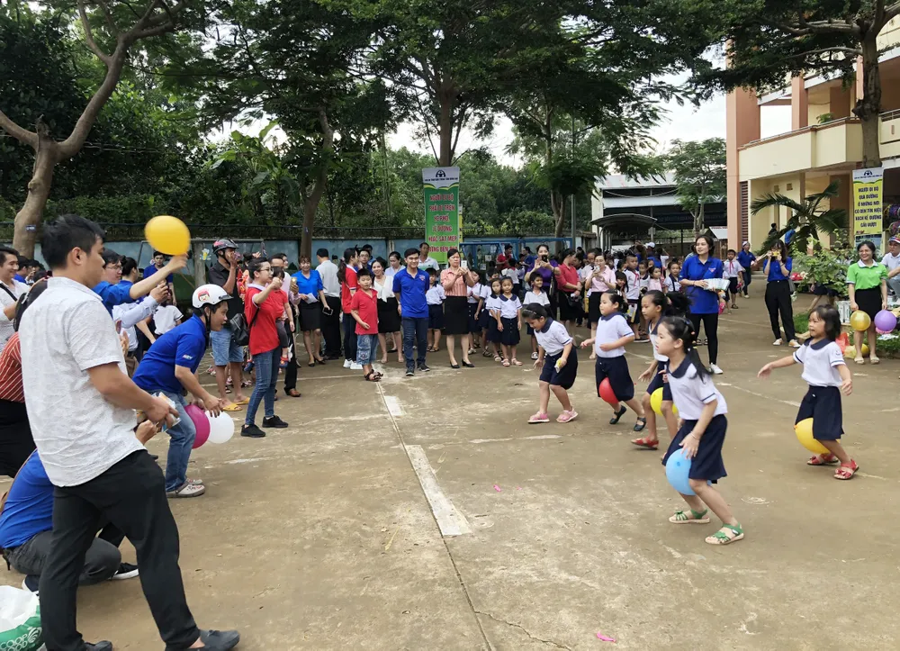 Mang “Trăng rằm tuổi thơ” về với trẻ em vùng sâu tỉnh Đồng Nai ảnh 5 Mang “Trăng rằm tuổi thơ” về với trẻ em vùng sâu tỉnh Đồng Nai ảnh 5