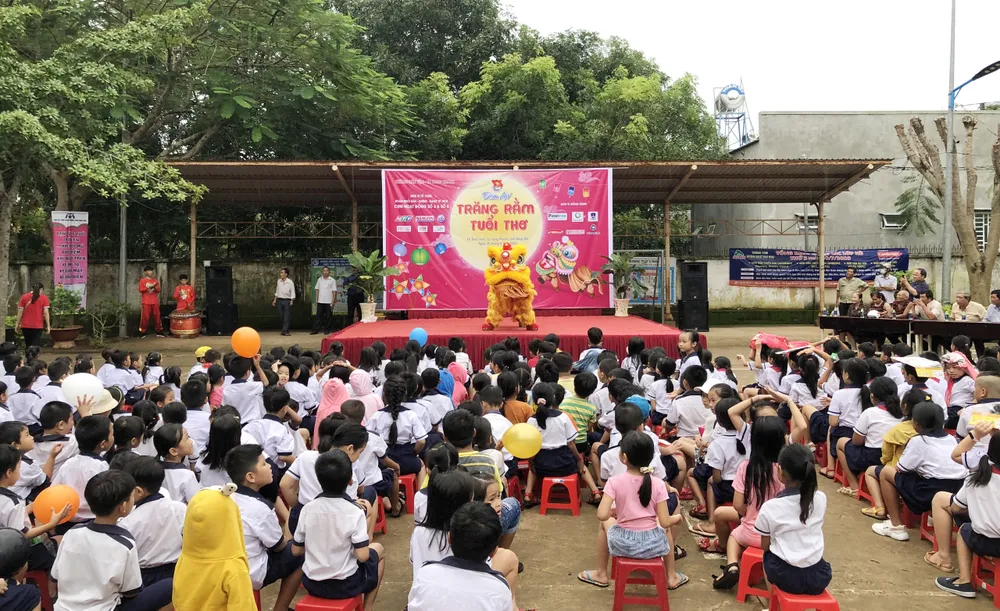Mang “Trăng rằm tuổi thơ” về với trẻ em vùng sâu tỉnh Đồng Nai ảnh 4 Mang “Trăng rằm tuổi thơ” về với trẻ em vùng sâu tỉnh Đồng Nai ảnh 4