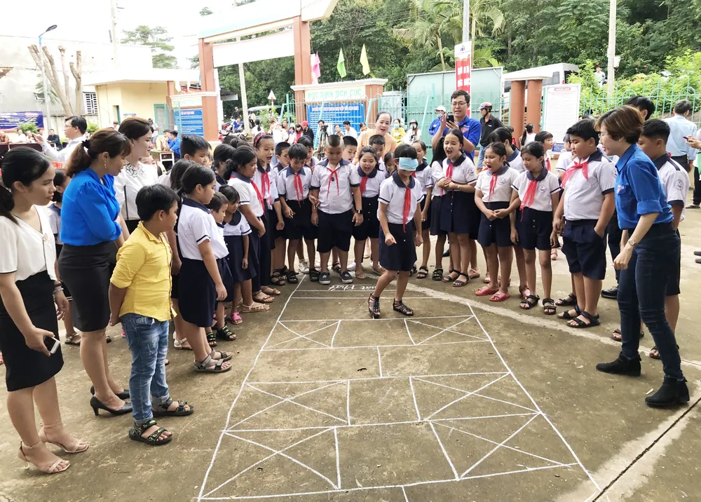Mang “Trăng rằm tuổi thơ” về với trẻ em vùng sâu tỉnh Đồng Nai ảnh 8 Mang “Trăng rằm tuổi thơ” về với trẻ em vùng sâu tỉnh Đồng Nai ảnh 8