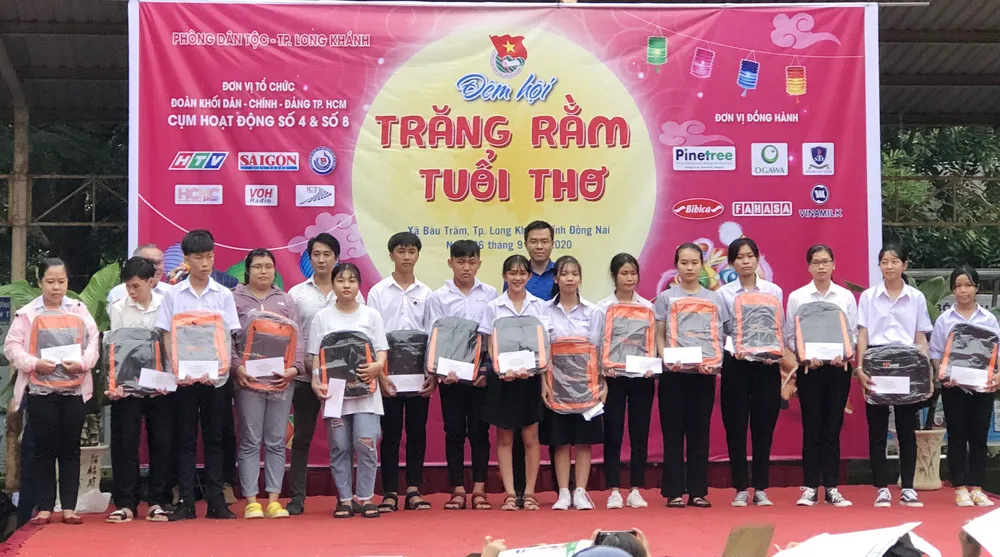 Mang “Trăng rằm tuổi thơ” về với trẻ em vùng sâu tỉnh Đồng Nai ảnh 2 Mang “Trăng rằm tuổi thơ” về với trẻ em vùng sâu tỉnh Đồng Nai ảnh 2