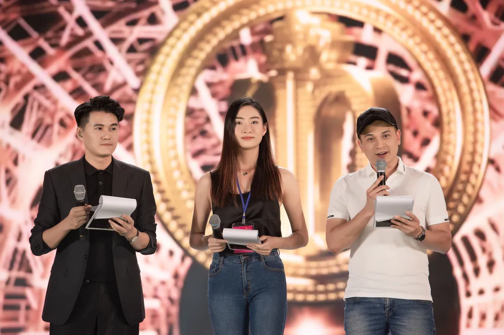 Dàn sao tất bật chuẩn bị cho đêm chung kết Hoa hậu Việt Nam 2020 ảnh 3 Dàn sao tất bật chuẩn bị cho đêm chung kết Hoa hậu Việt Nam 2020 ảnh 3