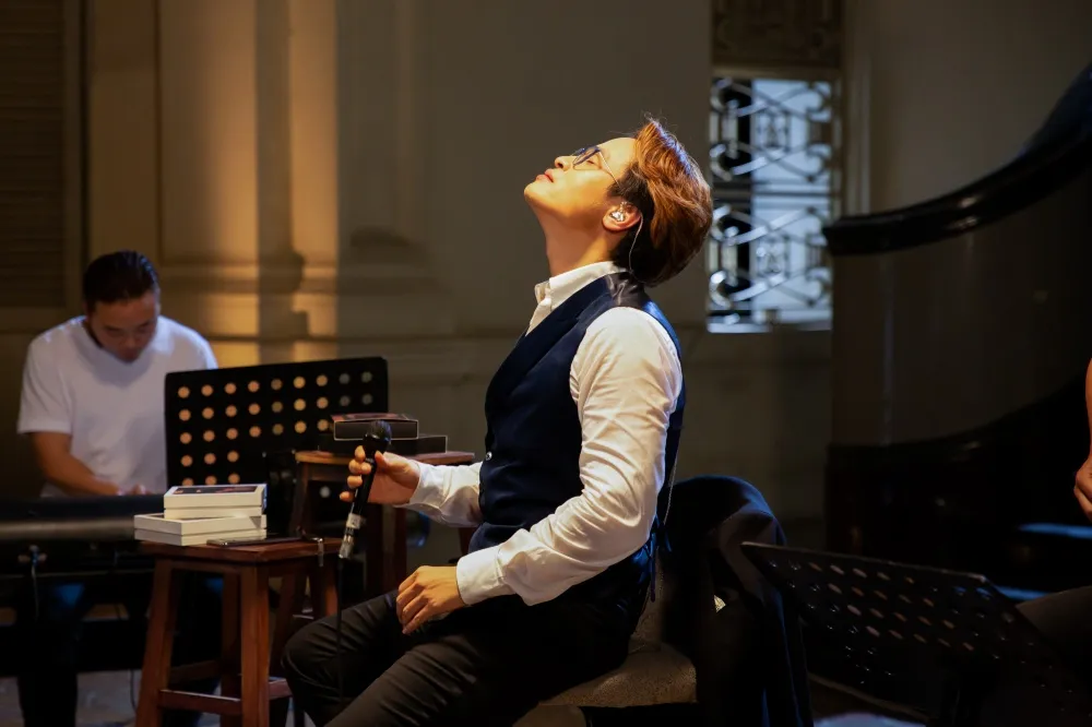 Hà Anh Tuấn phát hành album "Cuối ngày người đàn ông một mình" và vé live concert "The Veston" ảnh 2