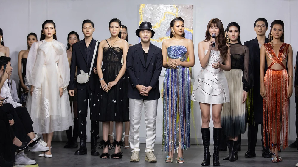 Show thời trang Pre-Fall 2021 Musée d'Art thuộc khuôn khổ London Fashion Week Show