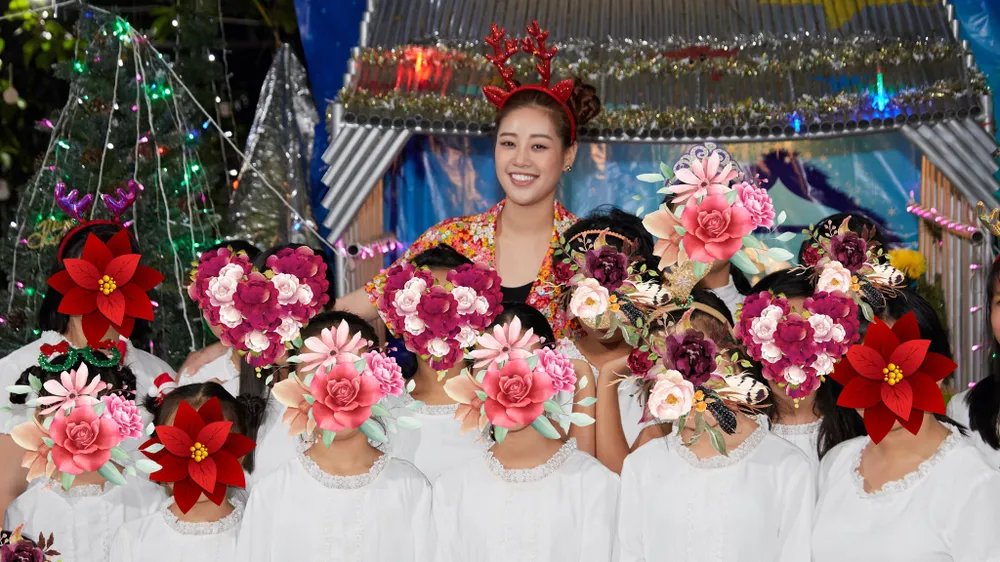 Hoa hậu Khánh Vân đón Giáng sinh cùng các em ngôi nhà OBV ảnh 1 Hoa hậu Khánh Vân đón Giáng sinh cùng các em ngôi nhà OBV ảnh 1