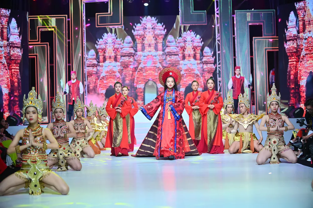 Mang câu chuyện lịch sử tới lễ hội áo dài  ảnh 3