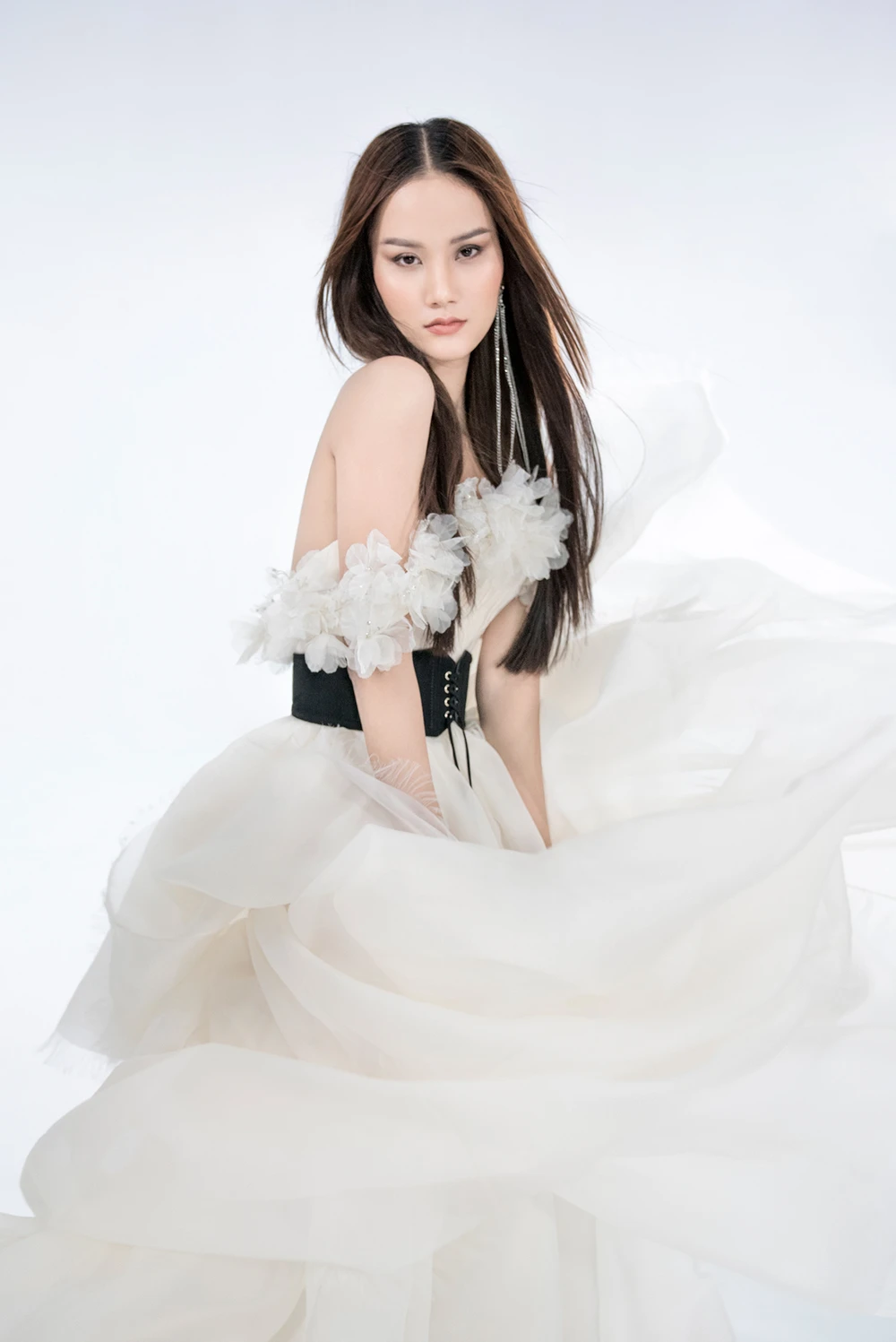 Ra mắt bộ sưu tập lấy cảm hứng “Nàng thơ” Hương Ly ảnh 6 Ra mắt bộ sưu tập lấy cảm hứng “Nàng thơ” Hương Ly ảnh 6