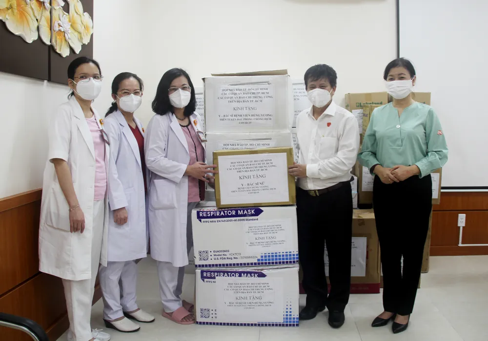 42 cơ quan báo chí hỗ trợ y bác sĩ tuyến đầu chống dịch tại TPHCM ảnh 4 42 cơ quan báo chí hỗ trợ y bác sĩ tuyến đầu chống dịch tại TPHCM ảnh 4