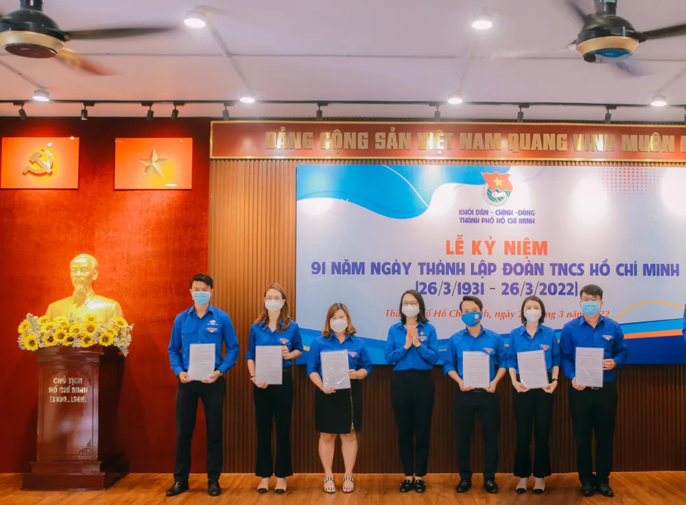 Tuyên dương 45 gương cán bộ trẻ tiêu biểu đoạt Giải thưởng Sao Tháng Ba năm 2022 ảnh 2