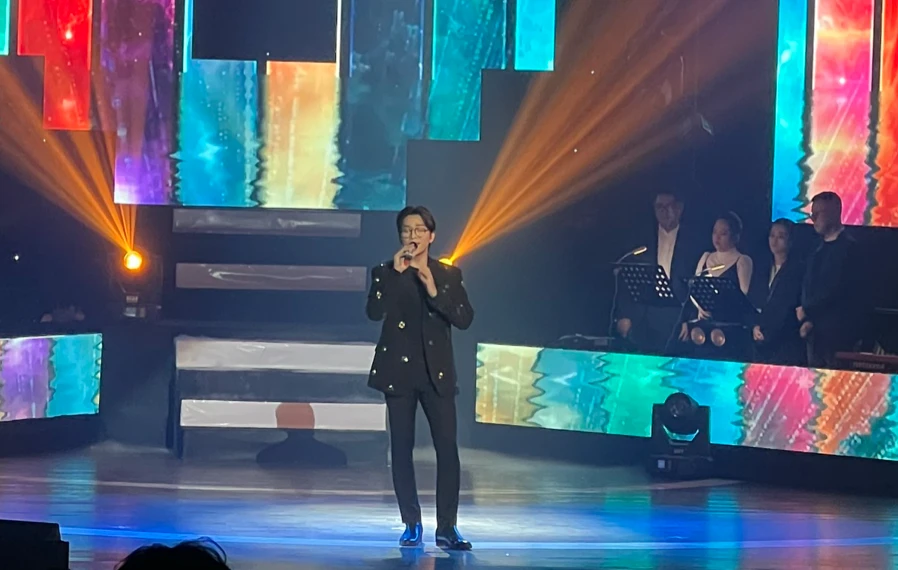 Nguyễn Minh Cường ghi dấu chặng đường âm nhạc với Live concert “Hoa” ảnh 8 Nguyễn Minh Cường ghi dấu chặng đường âm nhạc với Live concert “Hoa” ảnh 8