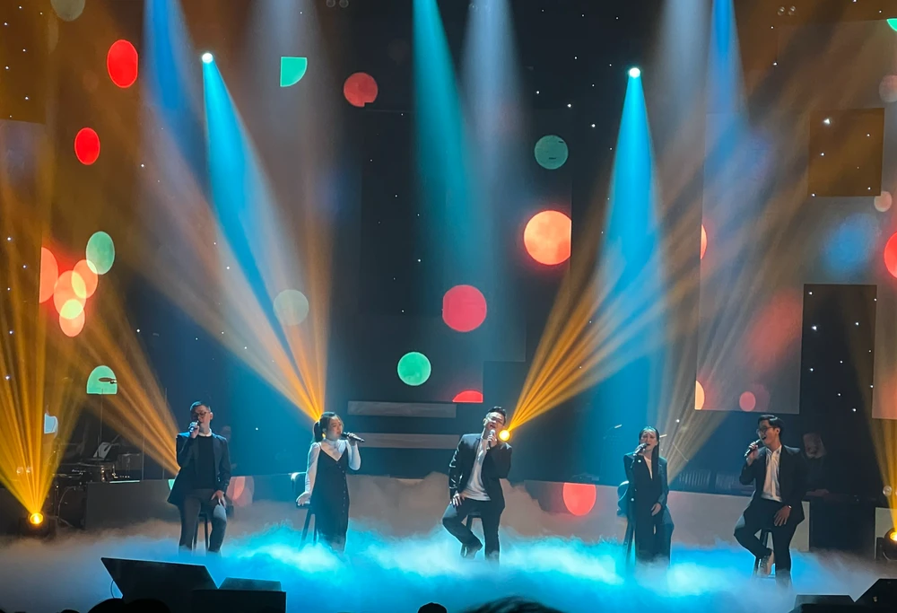 Nguyễn Minh Cường ghi dấu chặng đường âm nhạc với Live concert “Hoa” ảnh 2 Nguyễn Minh Cường ghi dấu chặng đường âm nhạc với Live concert “Hoa” ảnh 2
